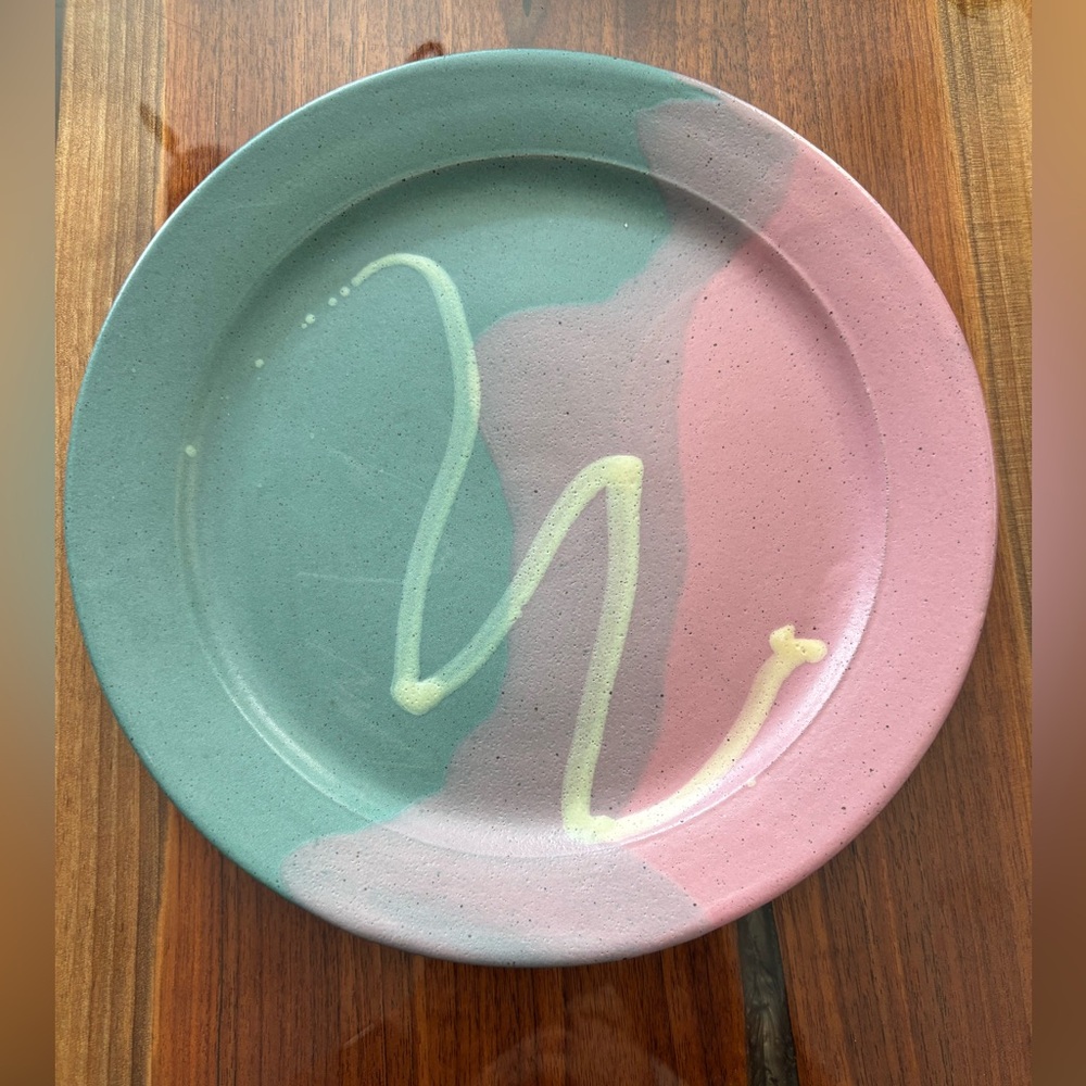 COPY - COPY - COPY - Vintage North Carolina Hilton art pottery plate 10 in mark…